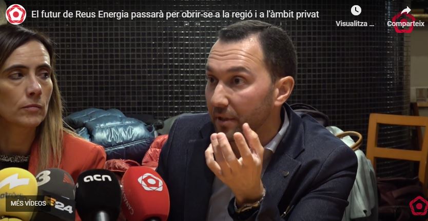 daniel rúbio parla al costat de sandra guaita